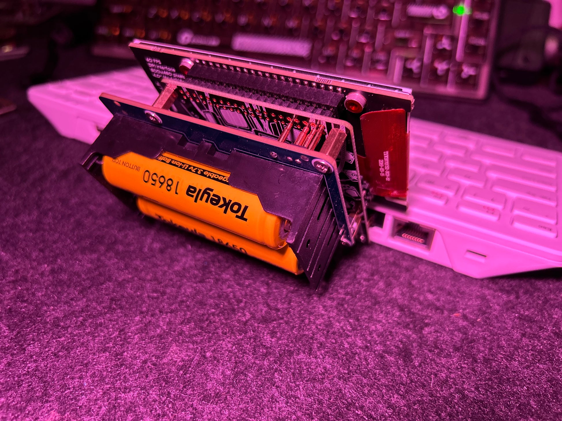Pi CyberDeck 400 with Kali - Carbon Computers