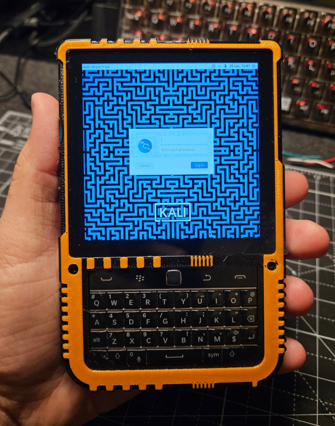 Hackberry Pi CM5 Handheld - Carbon Computers