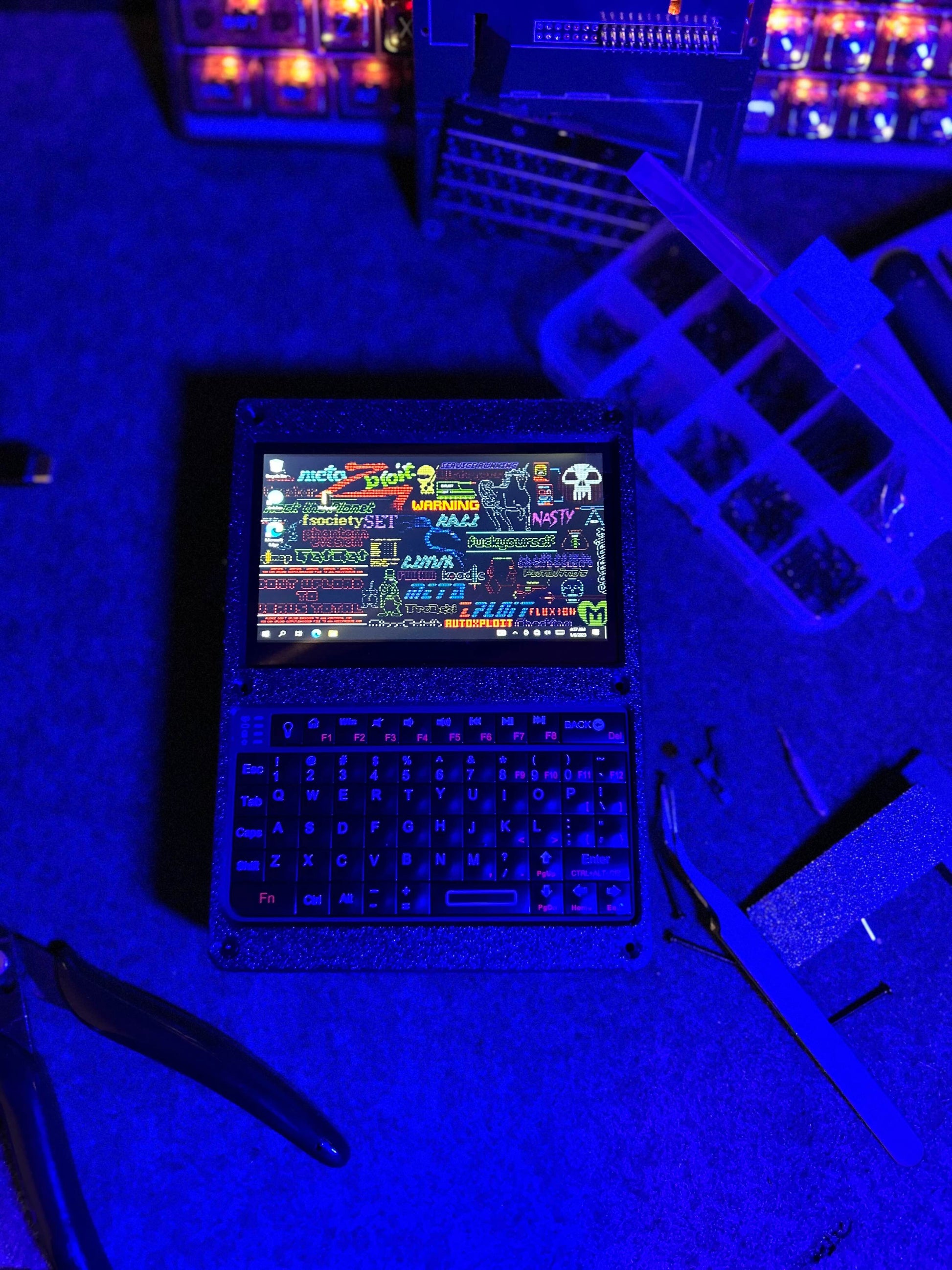 Pi-Edge - Panda - Kali & Windows Handheld - Carbon Computers